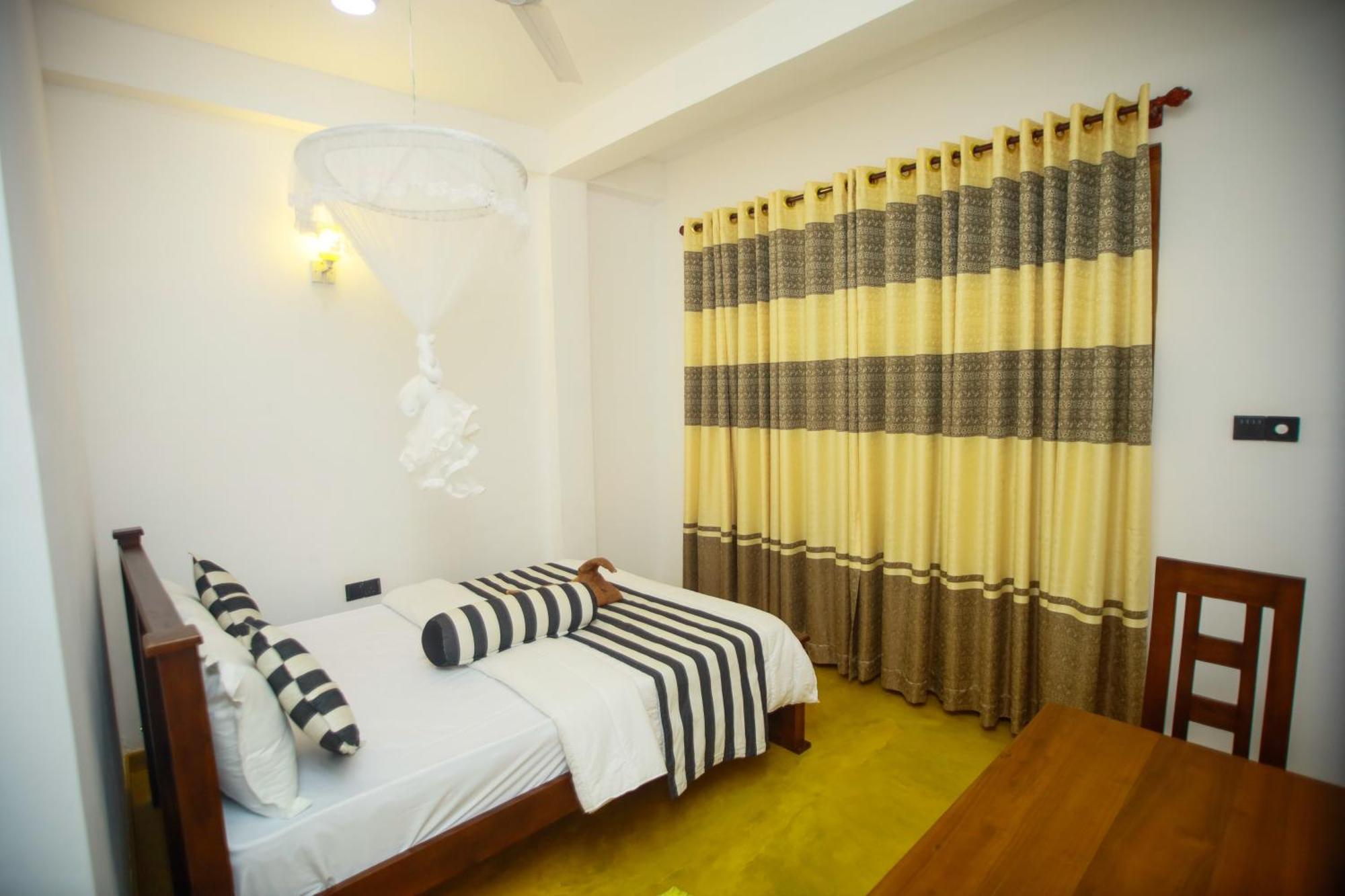 Dinaro Guest Hotel Ella Eksteriør billede