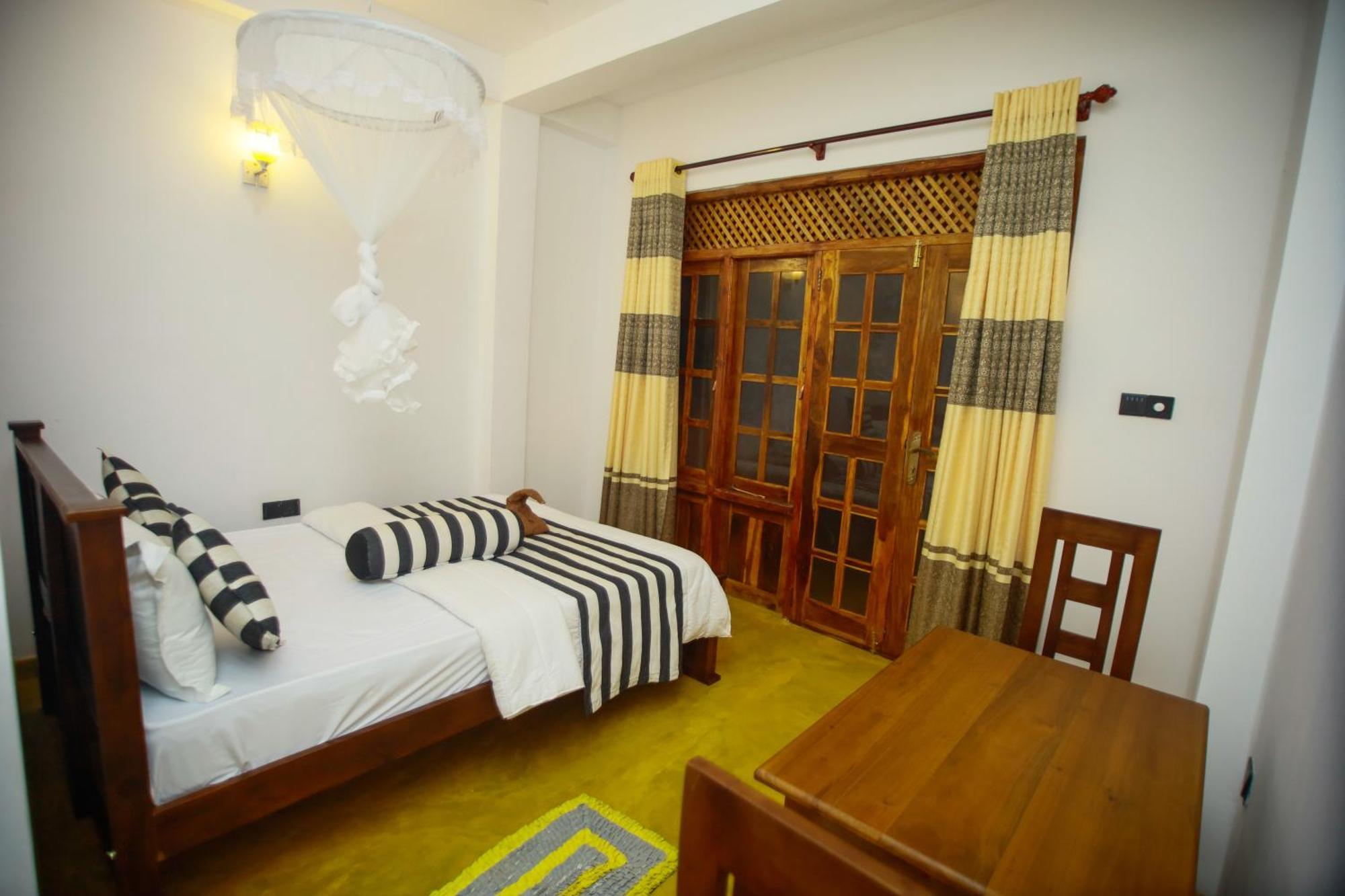 Dinaro Guest Hotel Ella Eksteriør billede