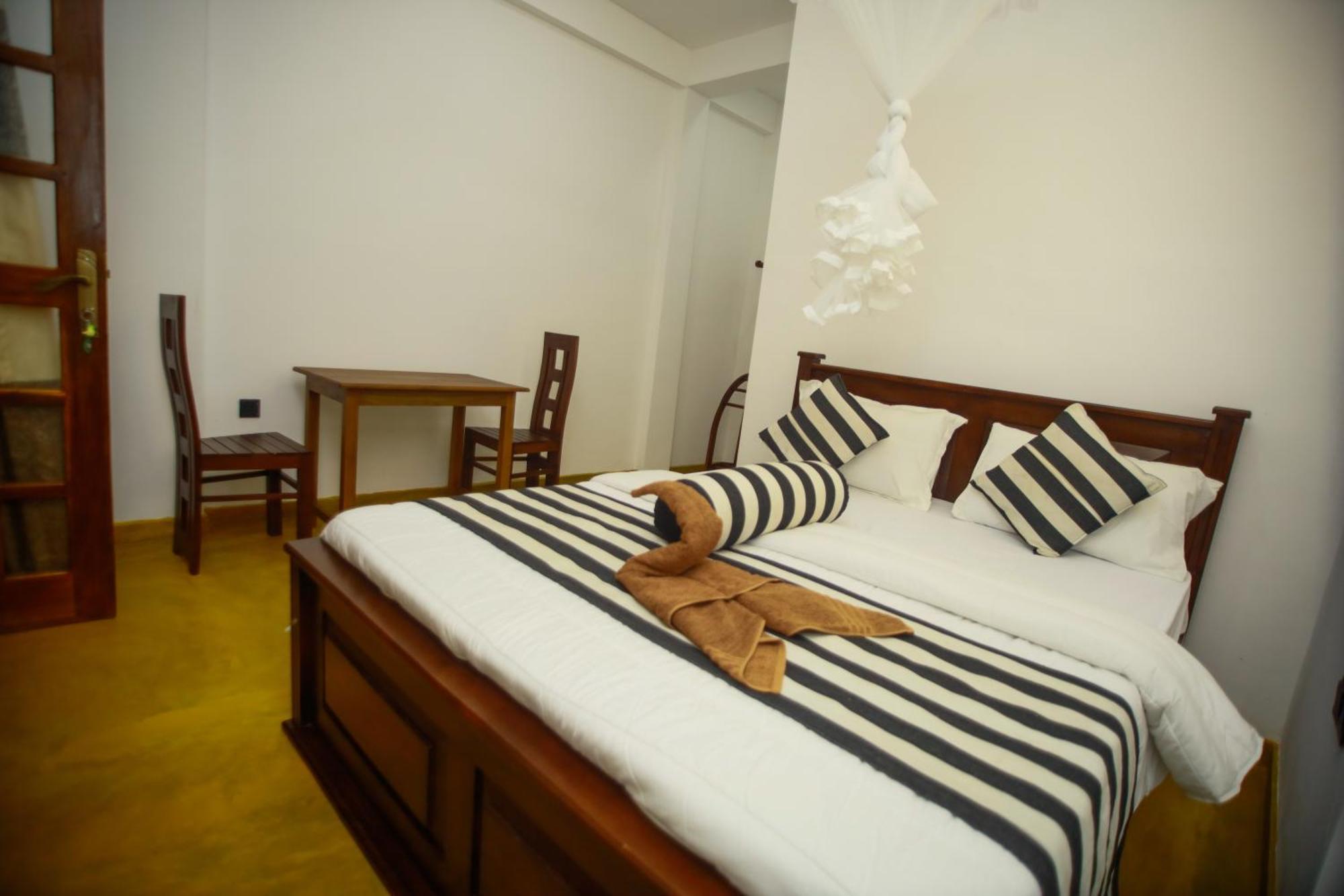 Dinaro Guest Hotel Ella Eksteriør billede